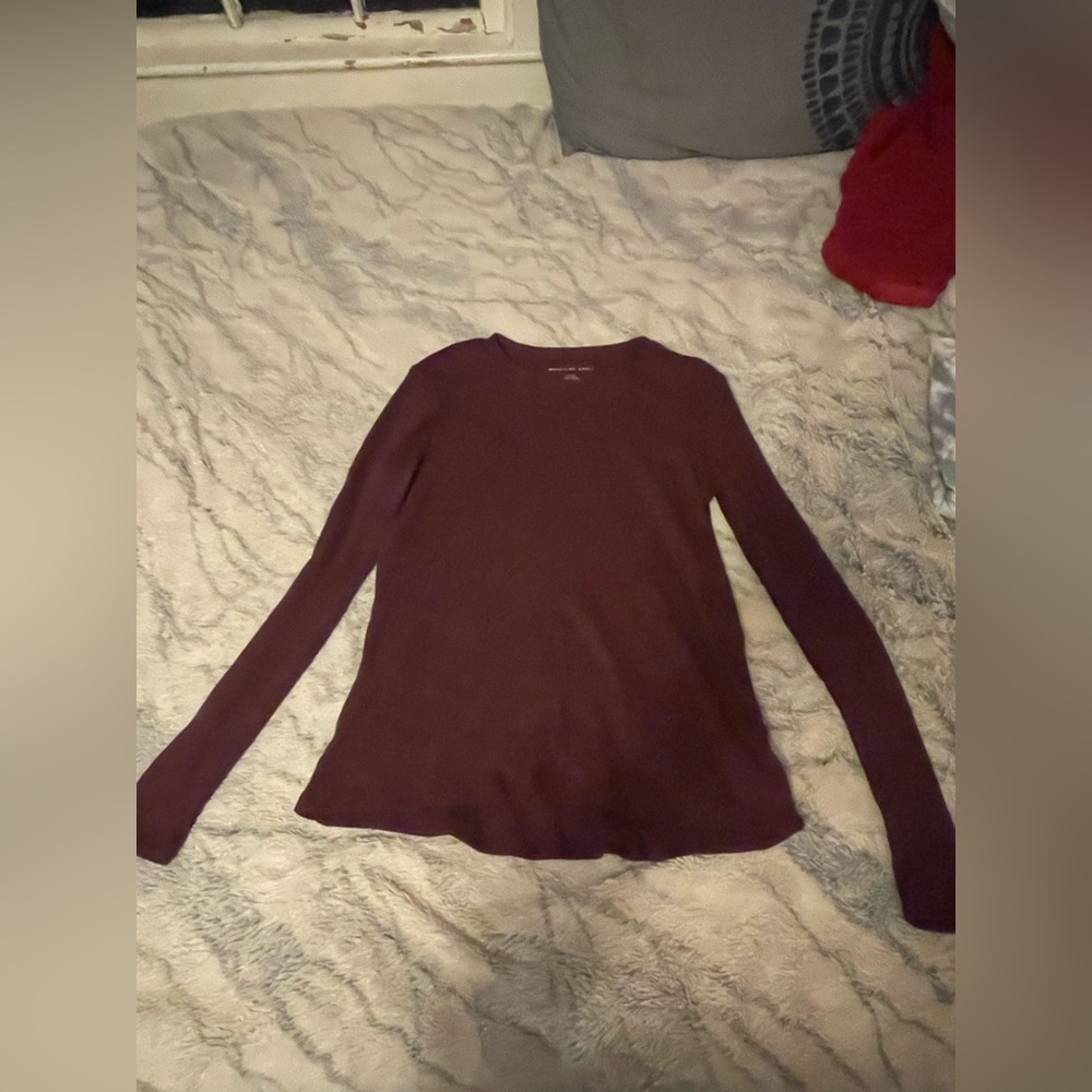 Small long sleeve American Eagle shirt